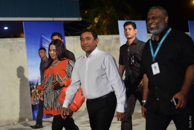 ޖޫން 5، 2016: އައިޖީއެމްއެޗްގެ 25 ބުރީގެ އިމާރާތުގެ ބިންގާ އެޅުމަށް ބޭއްވި ރަސްމިއްޔާތުގެ ތެރެއިން -- ސަން ފޮޓޯ/ ފަޔާޒު މޫސާ