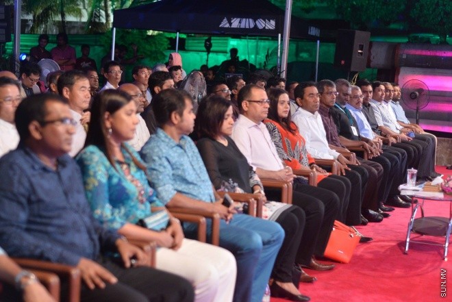 ޖޫން 5، 2016: އައިޖީއެމްއެޗްގެ 25 ބުރީގެ އިމާރާތުގެ ބިންގާ އެޅުމަށް ބޭއްވި ރަސްމިއްޔާތުގެ ތެރެއިން -- ސަން ފޮޓޯ/ ފަޔާޒު މޫސާ