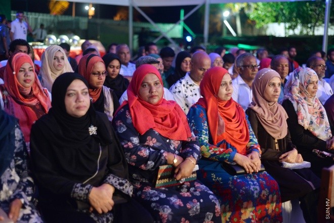 ޖޫން 5، 2016: އައިޖީއެމްއެޗްގެ 25 ބުރީގެ އިމާރާތުގެ ބިންގާ އެޅުމަށް ބޭއްވި ރަސްމިއްޔާތުގެ ތެރެއިން -- ސަން ފޮޓޯ/ ފަޔާޒު މޫސާ
