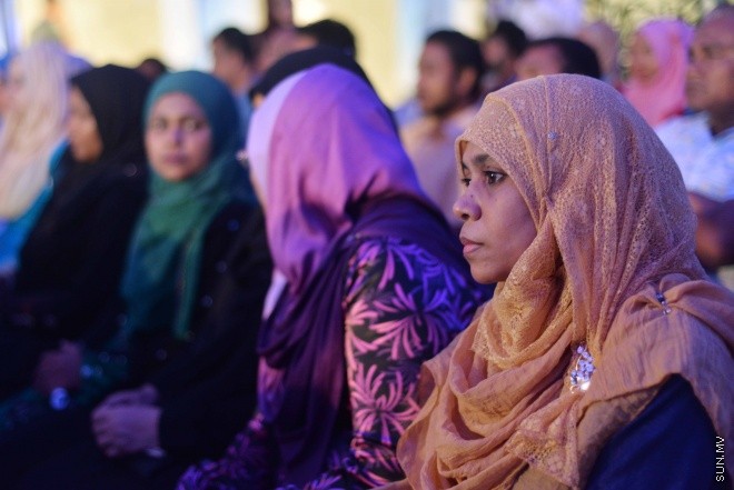 ޖޫން 5، 2016: އައިޖީއެމްއެޗްގެ 25 ބުރީގެ އިމާރާތުގެ ބިންގާ އެޅުމަށް ބޭއްވި ރަސްމިއްޔާތުގެ ތެރެއިން -- ސަން ފޮޓޯ/ ފަޔާޒު މޫސާ