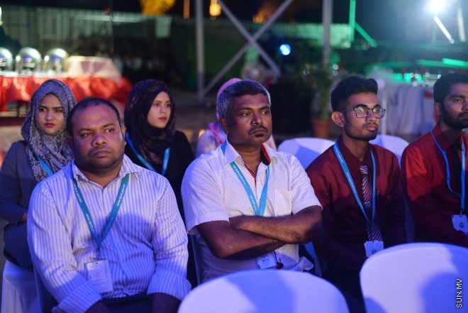 ޖޫން 5، 2016: އައިޖީއެމްއެޗްގެ 25 ބުރީގެ އިމާރާތުގެ ބިންގާ އެޅުމަށް ބޭއްވި ރަސްމިއްޔާތުގެ ތެރެއިން -- ސަން ފޮޓޯ/ ފަޔާޒު މޫސާ