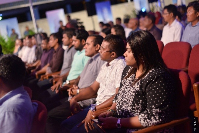 ޖޫން 5، 2016: އައިޖީއެމްއެޗްގެ 25 ބުރީގެ އިމާރާތުގެ ބިންގާ އެޅުމަށް ބޭއްވި ރަސްމިއްޔާތުގެ ތެރެއިން -- ސަން ފޮޓޯ/ ފަޔާޒު މޫސާ