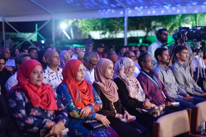 ޖޫން 5، 2016: އައިޖީއެމްއެޗްގެ 25 ބުރީގެ އިމާރާތުގެ ބިންގާ އެޅުމަށް ބޭއްވި ރަސްމިއްޔާތުގެ ތެރެއިން -- ސަން ފޮޓޯ/ ފަޔާޒު މޫސާ