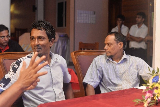 ޖޫން 9، 2016: ޔޫރޯ ފުޓްބޯޅަ މުބާރާތަށް ޚާއްސަކޮށްގެން ސަން މީޑިއާ ގްރޫޕުން ތައްޔާރު ކުރި މެގަޒިން "ސަން ޔޫރޯ" ގައިޑް އާއި ޔޫރޯ މެޗު ޝެޑިއުލް ބާޒާރަށް ނެރުމަށް ސަލްސާ ރޯޔަލްގައި ބޭއްވި ހަފްލާގެ ތެރެއިން -- ސަން ފޮޓޯ/ ފަޔާޒު މޫސާ