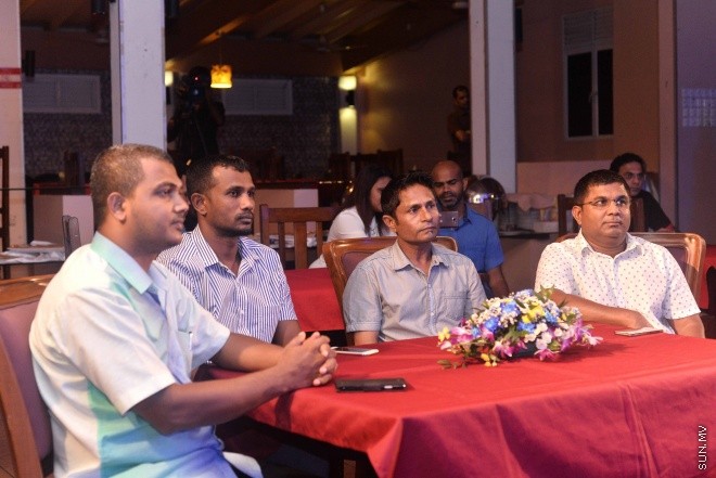ޖޫން 9، 2016: ޔޫރޯ ފުޓްބޯޅަ މުބާރާތަށް ޚާއްސަކޮށްގެން ސަން މީޑިއާ ގްރޫޕުން ތައްޔާރު ކުރި މެގަޒިން "ސަން ޔޫރޯ" ގައިޑް އާއި ޔޫރޯ މެޗު ޝެޑިއުލް ބާޒާރަށް ނެރުމަށް ސަލްސާ ރޯޔަލްގައި ބޭއްވި ހަފްލާގެ ތެރެއިން -- ސަން ފޮޓޯ/ ފަޔާޒު މޫސާ