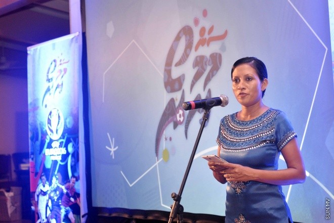 ޖޫން 9، 2016: ޔޫރޯ ފުޓްބޯޅަ މުބާރާތަށް ޚާއްސަކޮށްގެން ސަން މީޑިއާ ގްރޫޕުން ތައްޔާރު ކުރި މެގަޒިން "ސަން ޔޫރޯ" ގައިޑް އާއި ޔޫރޯ މެޗު ޝެޑިއުލް ބާޒާރަށް ނެރުމަށް ސަލްސާ ރޯޔަލްގައި ބޭއްވި ހަފްލާގެ ތެރެއިން -- ސަން ފޮޓޯ/ ފަޔާޒު މޫސާ