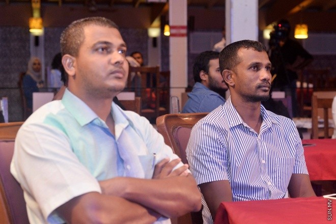 ޖޫން 9، 2016: ޔޫރޯ ފުޓްބޯޅަ މުބާރާތަށް ޚާއްސަކޮށްގެން ސަން މީޑިއާ ގްރޫޕުން ތައްޔާރު ކުރި މެގަޒިން "ސަން ޔޫރޯ" ގައިޑް އާއި ޔޫރޯ މެޗު ޝެޑިއުލް ބާޒާރަށް ނެރުމަށް ސަލްސާ ރޯޔަލްގައި ބޭއްވި ހަފްލާގެ ތެރެއިން -- ސަން ފޮޓޯ/ ފަޔާޒު މޫސާ