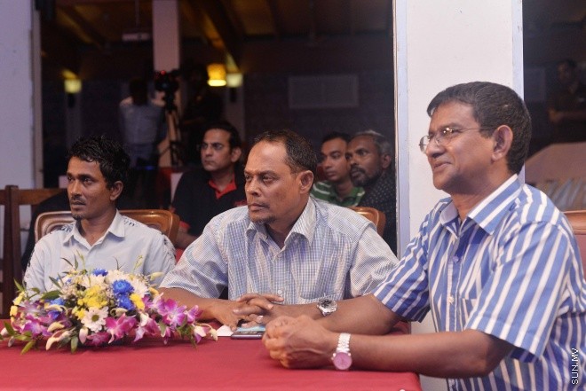 ޖޫން 9، 2016: ޔޫރޯ ފުޓްބޯޅަ މުބާރާތަށް ޚާއްސަކޮށްގެން ސަން މީޑިއާ ގްރޫޕުން ތައްޔާރު ކުރި މެގަޒިން "ސަން ޔޫރޯ" ގައިޑް އާއި ޔޫރޯ މެޗު ޝެޑިއުލް ބާޒާރަށް ނެރުމަށް ސަލްސާ ރޯޔަލްގައި ބޭއްވި ހަފްލާގެ ތެރެއިން -- ސަން ފޮޓޯ/ ފަޔާޒު މޫސާ