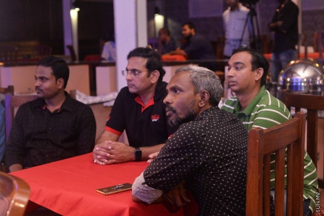 ޖޫން 9، 2016: ޔޫރޯ ފުޓްބޯޅަ މުބާރާތަށް ޚާއްސަކޮށްގެން ސަން މީޑިއާ ގްރޫޕުން ތައްޔާރު ކުރި މެގަޒިން "ސަން ޔޫރޯ" ގައިޑް އާއި ޔޫރޯ މެޗު ޝެޑިއުލް ބާޒާރަށް ނެރުމަށް ސަލްސާ ރޯޔަލްގައި ބޭއްވި ހަފްލާގެ ތެރެއިން -- ސަން ފޮޓޯ/ ފަޔާޒު މޫސާ