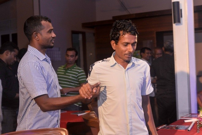 ޖޫން 9، 2016: ޔޫރޯ ފުޓްބޯޅަ މުބާރާތަށް ޚާއްސަކޮށްގެން ސަން މީޑިއާ ގްރޫޕުން ތައްޔާރު ކުރި މެގަޒިން "ސަން ޔޫރޯ" ގައިޑް އާއި ޔޫރޯ މެޗު ޝެޑިއުލް ބާޒާރަށް ނެރުމަށް ސަލްސާ ރޯޔަލްގައި ބޭއްވި ހަފްލާގެ ތެރެއިން -- ސަން ފޮޓޯ/ ފަޔާޒު މޫސާ