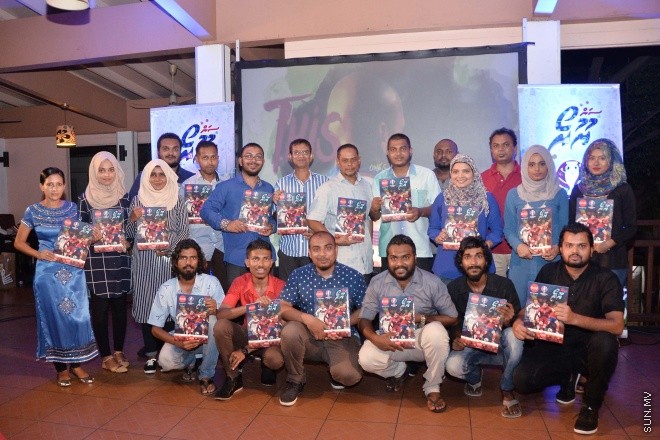 ޖޫން 9، 2016: ޔޫރޯ ފުޓްބޯޅަ މުބާރާތަށް ޚާއްސަކޮށްގެން ސަން މީޑިއާ ގްރޫޕުން ތައްޔާރު ކުރި މެގަޒިން "ސަން ޔޫރޯ" ގައިޑް އާއި ޔޫރޯ މެޗު ޝެޑިއުލް ބާޒާރަށް ނެރުމަށް ސަލްސާ ރޯޔަލްގައި ބޭއްވި ހަފްލާގެ ތެރެއިން -- ސަން ފޮޓޯ/ ފަޔާޒު މޫސާ