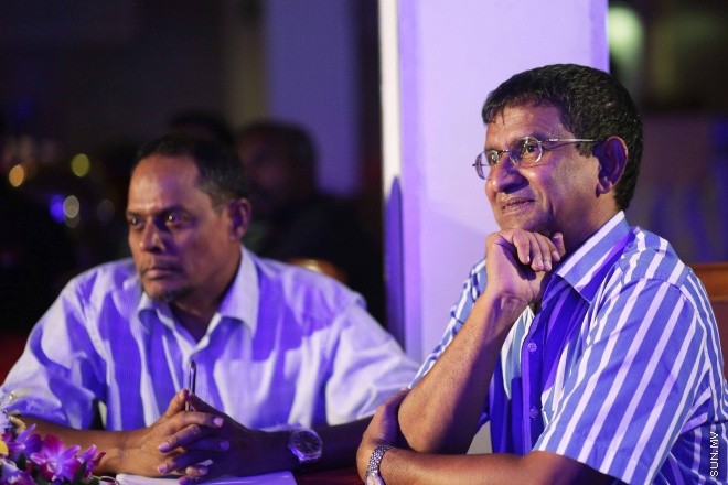 ޖޫން 9، 2016: ޔޫރޯ ފުޓްބޯޅަ މުބާރާތަށް ޚާއްސަކޮށްގެން ސަން މީޑިއާ ގްރޫޕުން ތައްޔާރު ކުރި މެގަޒިން "ސަން ޔޫރޯ" ގައިޑް އާއި ޔޫރޯ މެޗު ޝެޑިއުލް ބާޒާރަށް ނެރުމަށް ސަލްސާ ރޯޔަލްގައި ބޭއްވި ހަފްލާގެ ތެރެއިން -- ސަން ފޮޓޯ/ ފަޔާޒު މޫސާ