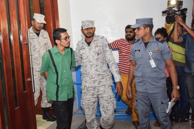 ސައްޙަ ނޫން ކޯޓު އަމުރެއް ނެރެގެން ގާނޫނާ ޚިލާފަށް ރައީސުލްޖުމްހޫރިއްޔާ އަބްދުﷲ ޔާމީން އަބްދުލް ގައްޔޫމް ހައްޔަރުކުރަން އުޅުނުކަން ސާބިތުވެ  17 އަހަރަށް ޖަލަށްލުމަށް މިރޭ ހުކުމް އިއްވުމަށް ފަހު އދ. މާމިގިލީ ކޯޓުގެ އިސް މެޖިސްޓްރޭޓް އަހުމަދު ނިހާން   ކްރިމިނަލް ކޯޓުން  ނެރެނީ ---- ސަން ފޮޓޯ: މުހައްމަދު އަފްރާހު
