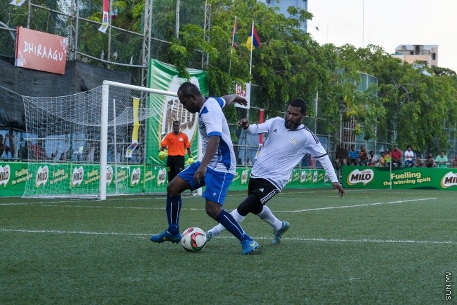 ރަމަަޟާން ވެޓްރެންސް ކަޕްގައި މިއަދު ބީޖީ ސްޕޯޓްސް ކްލަބާއި ނިއު ރޭޑިއަންޓްސް ބައްދަލުކުރި މެޗުގެ ތެރެއިން : މި މެޗް ވަނީ 2-2ގެ ނަތީޖާ އަކުން އެއްވަރުވެގެން ނިމިފައި--- ސަން ފޮޓޯ/ މުހަންމަދު އަފްރާހް 