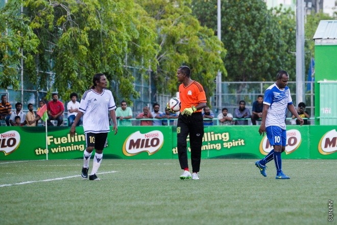 ރަމަަޟާން ވެޓްރެންސް ކަޕްގައި މިއަދު ބީޖީ ސްޕޯޓްސް ކްލަބާއި ނިއު ރޭޑިއަންޓްސް ބައްދަލުކުރި މެޗުގެ ތެރެއިން : މި މެޗް ވަނީ 2-2ގެ ނަތީޖާ އަކުން އެއްވަރުވެގެން ނިމިފައި--- ސަން ފޮޓޯ : މުހަންމަދު އަފްރާހް 