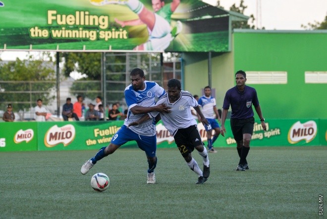 ރަމަަޟާން ވެޓްރެންސް ކަޕްގައި މިއަދު ބީޖީ ސްޕޯޓްސް ކްލަބާއި ނިއު ރޭޑިއަންޓްސް ބައްދަލުކުރި މެޗުގެ ތެރެއިން : މި މެޗް ވަނީ 2-2ގެ ނަތީޖާ އަކުން އެއްވަރުވެގެން ނިމިފައި--- ސަން ފޮޓޯ/ މުހަންމަދު އަފްރާހް 