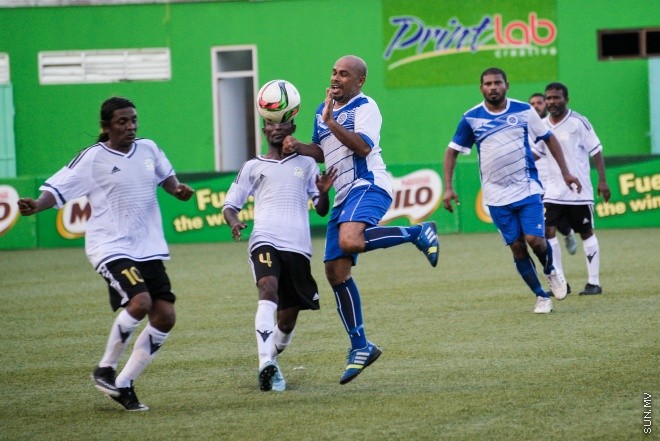 ރަމަަޟާން ވެޓްރެންސް ކަޕްގައި މިއަދު ބީޖީ ސްޕޯޓްސް ކްލަބާއި ނިއު ރޭޑިއަންޓްސް ބައްދަލުކުރި މެޗުގެ ތެރެއިން : މި މެޗް ވަނީ 2-2ގެ ނަތީޖާ އަކުން އެއްވަރުވެގެން ނިމިފައި--- ސަން ފޮޓޯ/ މުހަންމަދު އަފްރާހް 