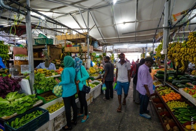 ރޯދަމަހުގެ 9 ވަނަ ދުވަސް: ދަތުރުވެރިންގެ މާރުކޭޓު : ފަނިގިރާބާވަތްތަކުގެ ތަކެތީގެ އަނގުތައް ވަނީ ދައްވެފަ--- ސަން ފޮޓޯ/މުހައްމަދު އަފްރާހް