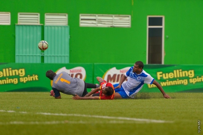 ވެޓެރަންސް ކަޕް: ވިކްޓްރީ ސްޕޯޓްސް ކުލަބާއި ނިއުރޭޑިއަންޓް ސްޕޯޓްސް ކްލަބް ބައްދަލު ކުރި މެޗުގެ ތެރެއިން : 1-3 ގެ ނަތީޖާއަކުން މެޗު ކާމިޔާބް ކުރީ ނިއުރޭޑިއަންޓް ސްޕޯޓްސް ކްލަބް--- ސަން ފޮޓޯ/ މުހައްމަދު އަފްރާހް