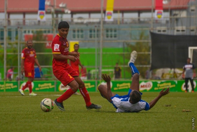 ވެޓެރަންސް ކަޕް: ވިކްޓްރީ ސްޕޯޓްސް ކުލަބާއި ނިއުރޭޑިއަންޓް ސްޕޯޓްސް ކްލަބް ބައްދަލު ކުރި މެޗުގެ ތެރެއިން : 1-3 ގެ ނަތީޖާއަކުން މެޗު ކާމިޔާބް ކުރީ ނިއުރޭޑިއަންޓް ސްޕޯޓްސް ކްލަބް--- ސަން ފޮޓޯ/ މުހައްމަދު އަފްރާހް