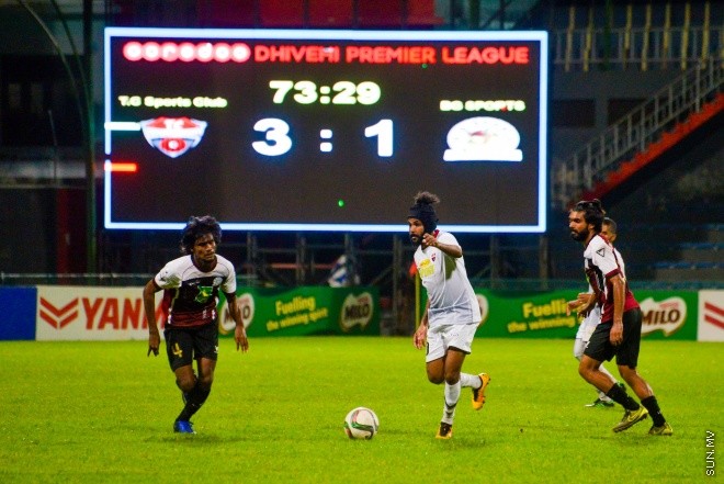 އުރީދޫ ދިވެހި ޕްރިމިއާ ލީގުގައި ބީޖީ އާއި ޓީސީ ބައްދަލުކުރި މެޗުގެ ތެރެއިން: އެ މެޗުން ޓީސީ މޮޅުވީ 4-1 ލަނޑުން --- ސަން ފޮޓޯ/ މުހައްމަދު އަފްރާހް