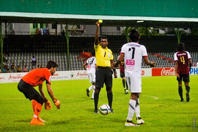 އުރީދޫ ދިވެހި ޕްރިމިއާ ލީގުގައި ބީޖީ އާއި ޓީސީ ބައްދަލުކުރި މެޗުގެ ތެރެއިން: އެ މެޗުން ޓީސީ މޮޅުވީ 4-1 ލަނޑުން --- ސަން ފޮޓޯ/ މުހައްމަދު އަފްރާހް