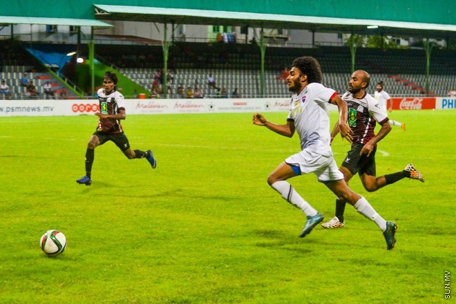 އުރީދޫ ދިވެހި ޕްރިމިއާ ލީގުގައި ބީޖީ އާއި ޓީސީ ބައްދަލުކުރި މެޗުގެ ތެރެއިން: އެ މެޗުން ޓީސީ މޮޅުވީ 4-1 ލަނޑުން --- ސަން ފޮޓޯ/ މުހައްމަދު އަފްރާހް