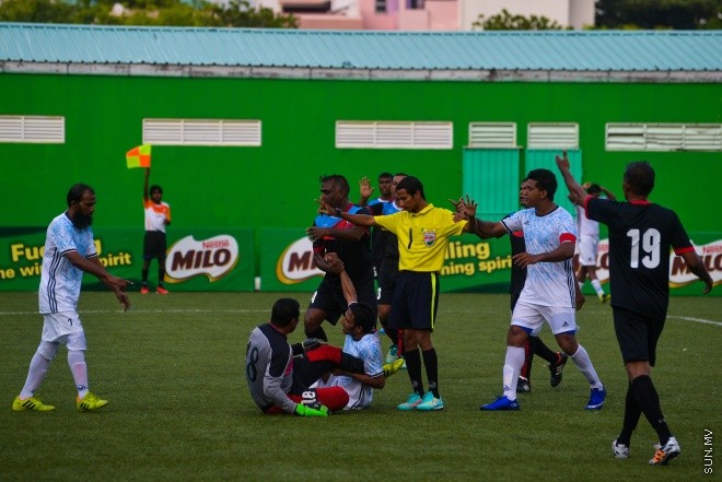  ރަމަޞާން ވެޓެރަންސް ކަޕް: ދިވެހި ސިފައިންގެ ކުލަބާއި ޔުނައިޓެޑް ވިކްޓްރީ ބައްދަލު ކުރި މެޗުގެ ތެރެއިން : 1-2 ގެ ނަތީޖާއަކުން މެޗު ކާމިޔާބް ކުރީ ދިވެހި ސިފައިންގެ ކުލަބް--- ސަން ފޮޓޯ/ މުހައްމަދު އަފްރާހް