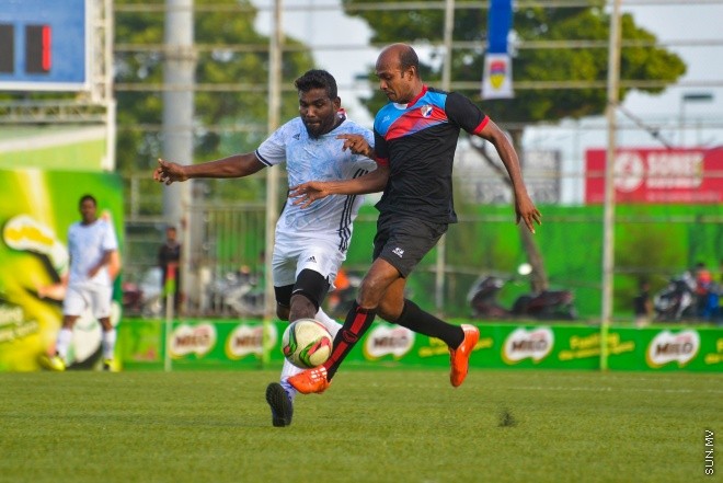  ރަމަޞާން ވެޓެރަންސް ކަޕް: ދިވެހި ސިފައިންގެ ކުލަބާއި ޔުނައިޓެޑް ވިކްޓްރީ ބައްދަލު ކުރި މެޗުގެ ތެރެއިން : 1-2 ގެ ނަތީޖާއަކުން މެޗު ކާމިޔާބް ކުރީ ދިވެހި ސިފައިންގެ ކުލަބް--- ސަން ފޮޓޯ/ މުހައްމަދު އަފްރާހް