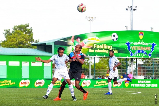  ރަމަޞާން ވެޓެރަންސް ކަޕް: ދިވެހި ސިފައިންގެ ކުލަބާއި ޔުނައިޓެޑް ވިކްޓްރީ ބައްދަލު ކުރި މެޗުގެ ތެރެއިން : 1-2 ގެ ނަތީޖާއަކުން މެޗު ކާމިޔާބް ކުރީ ދިވެހި ސިފައިންގެ ކުލަބް--- ސަން ފޮޓޯ/ މުހައްމަދު އަފްރާހް