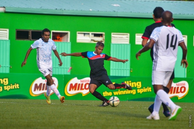  ރަމަޞާން ވެޓެރަންސް ކަޕް: ދިވެހި ސިފައިންގެ ކުލަބާއި ޔުނައިޓެޑް ވިކްޓްރީ ބައްދަލު ކުރި މެޗުގެ ތެރެއިން : 1-2 ގެ ނަތީޖާއަކުން މެޗު ކާމިޔާބް ކުރީ ދިވެހި ސިފައިންގެ ކުލަބް--- ސަން ފޮޓޯ/ މުހައްމަދު އަފްރާހް