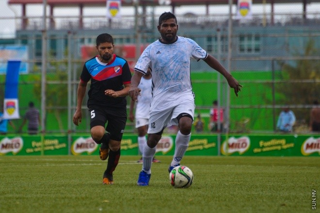  ރަމަޞާން ވެޓެރަންސް ކަޕް: ދިވެހި ސިފައިންގެ ކުލަބާއި ޔުނައިޓެޑް ވިކްޓްރީ ބައްދަލު ކުރި މެޗުގެ ތެރެއިން : 1-2 ގެ ނަތީޖާއަކުން މެޗު ކާމިޔާބް ކުރީ ދިވެހި ސިފައިންގެ ކުލަބް--- ސަން ފޮޓޯ/ މުހައްމަދު އަފްރާހް