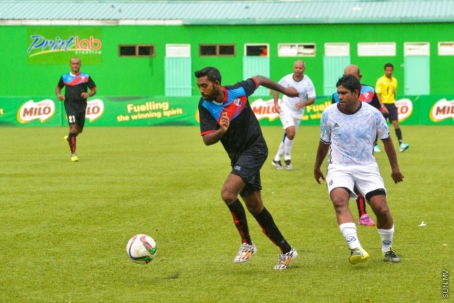  ރަމަޞާން ވެޓެރަންސް ކަޕް: ދިވެހި ސިފައިންގެ ކުލަބާއި ޔުނައިޓެޑް ވިކްޓްރީ ބައްދަލު ކުރި މެޗުގެ ތެރެއިން : 1-2 ގެ ނަތީޖާއަކުން މެޗު ކާމިޔާބް ކުރީ ދިވެހި ސިފައިންގެ ކުލަބް--- ސަން ފޮޓޯ/ މުހައްމަދު އަފްރާހް