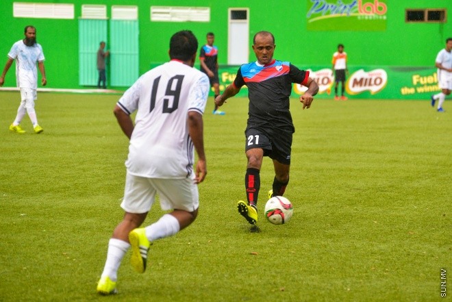  ރަމަޞާން ވެޓެރަންސް ކަޕް: ދިވެހި ސިފައިންގެ ކުލަބާއި ޔުނައިޓެޑް ވިކްޓްރީ ބައްދަލު ކުރި މެޗުގެ ތެރެއިން : 1-2 ގެ ނަތީޖާއަކުން މެޗު ކާމިޔާބް ކުރީ ދިވެހި ސިފައިންގެ ކުލަބް--- ސަން ފޮޓޯ/ މުހައްމަދު އަފްރާހް