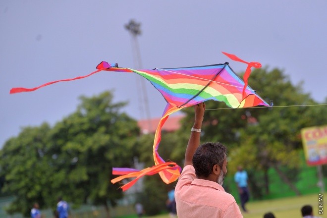 ޖޫން 17، 2016: ރަމަޝާންމަހުގެ 12 ވަނަ ދުވަހު ވެރިރަށް މާލޭގެ އެކި ހިސާބުތަކަށް މީހުން ޖަމާވެ ރޯދަ ކުރުކުރުމުގައި -- ސަން ފޮޓޯ/ ފަޔާޒު މޫސާ