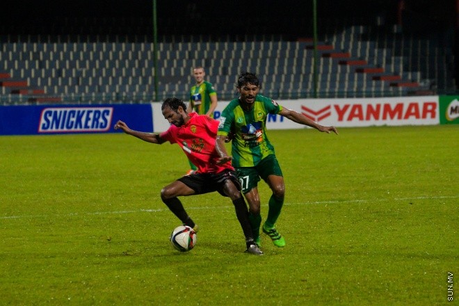 އުރީދޫ ދިވެހި ޕްރިމިއާ ލީގުގައި މާޒިޔާ އާއި ޔުނައިޓެޑް ވިކްޓަރީ މިރޭ ބައްދަލުކުރި މެޗުގެ ތެރެއިން: ގައުމީ ފުޓްބޯޅަ ދަނޑުގައި ކުޅުނު އެ މެޗް  
ނިމުނީ 1-1 ނަތީޖާއަކުން އެއްވަރުވެގެން. އެ ނަތީޖާއާއެކު 13 ޕޮއިންޓާއެކު ލީގުގެ އެއް ވަނާގައި އޮތީ މާޒިޔާ. ކުޅުނު ފަސް މެޗުން ލިބުނު ހަ ޕޮއިންޓާއެކު ޔުނައިޓެޑް ވިކްޓަރީ އޮތީ ލީގުގެ ހަތަރު ވަނާގަ--- ސަން ފޮޓޯ/ މުހައްމަދު އަފްރާހް