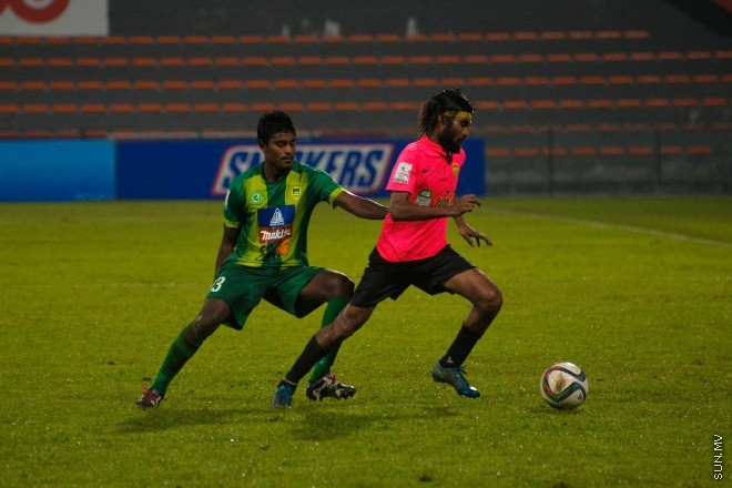 އުރީދޫ ދިވެހި ޕްރިމިއާ ލީގުގައި މާޒިޔާ އާއި ޔުނައިޓެޑް ވިކްޓަރީ މިރޭ ބައްދަލުކުރި މެޗުގެ ތެރެއިން: ގައުމީ ފުޓްބޯޅަ ދަނޑުގައި ކުޅުނު އެ މެޗް  
ނިމުނީ 1-1 ނަތީޖާއަކުން އެއްވަރުވެގެން. އެ ނަތީޖާއާއެކު 13 ޕޮއިންޓާއެކު ލީގުގެ އެއް ވަނާގައި އޮތީ މާޒިޔާ. ކުޅުނު ފަސް މެޗުން ލިބުނު ހަ ޕޮއިންޓާއެކު ޔުނައިޓެޑް ވިކްޓަރީ އޮތީ ލީގުގެ ހަތަރު ވަނާގަ--- ސަން ފޮޓޯ/ މުހައްމަދު އަފްރާހް