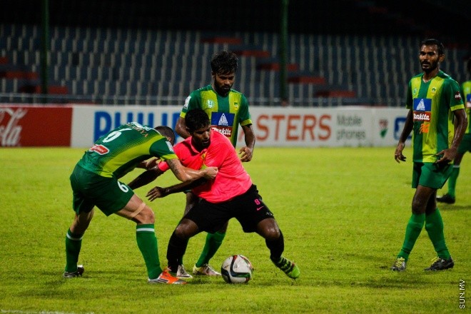 އުރީދޫ ދިވެހި ޕްރިމިއާ ލީގުގައި މާޒިޔާ އާއި ޔުނައިޓެޑް ވިކްޓަރީ މިރޭ ބައްދަލުކުރި މެޗުގެ ތެރެއިން: ގައުމީ ފުޓްބޯޅަ ދަނޑުގައި ކުޅުނު އެ މެޗް  
ނިމުނީ 1-1 ނަތީޖާއަކުން އެއްވަރުވެގެން. އެ ނަތީޖާއާއެކު 13 ޕޮއިންޓާއެކު ލީގުގެ އެއް ވަނާގައި އޮތީ މާޒިޔާ. ކުޅުނު ފަސް މެޗުން ލިބުނު ހަ ޕޮއިންޓާއެކު ޔުނައިޓެޑް ވިކްޓަރީ އޮތީ ލީގުގެ ހަތަރު ވަނާގަ--- ސަން ފޮޓޯ/ މުހައްމަދު އަފްރާހް