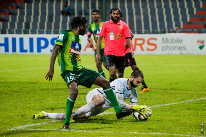 އުރީދޫ ދިވެހި ޕްރިމިއާ ލީގުގައި މާޒިޔާ އާއި ޔުނައިޓެޑް ވިކްޓަރީ މިރޭ ބައްދަލުކުރި މެޗުގެ ތެރެއިން: ގައުމީ ފުޓްބޯޅަ ދަނޑުގައި ކުޅުނު އެ މެޗް  
ނިމުނީ 1-1 ނަތީޖާއަކުން އެއްވަރުވެގެން. އެ ނަތީޖާއާއެކު 13 ޕޮއިންޓާއެކު ލީގުގެ އެއް ވަނާގައި އޮތީ މާޒިޔާ. ކުޅުނު ފަސް މެޗުން ލިބުނު ހަ ޕޮއިންޓާއެކު ޔުނައިޓެޑް ވިކްޓަރީ އޮތީ ލީގުގެ ހަތަރު ވަނާގަ--- ސަން ފޮޓޯ/ މުހައްމަދު އަފްރާހް