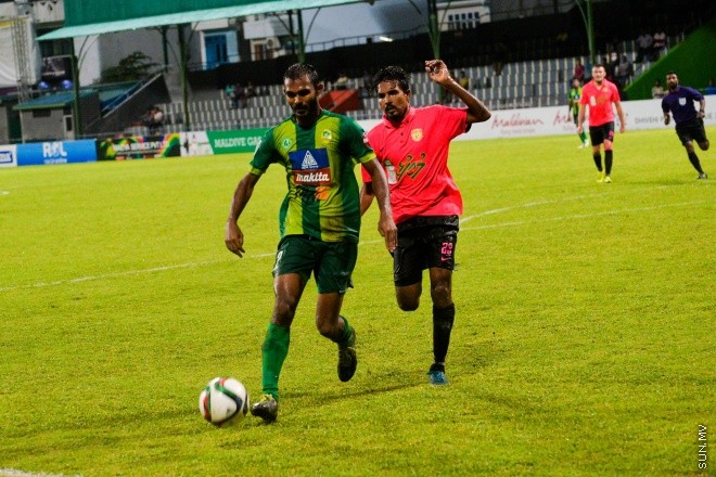 އުރީދޫ ދިވެހި ޕްރިމިއާ ލީގުގައި މާޒިޔާ އާއި ޔުނައިޓެޑް ވިކްޓަރީ މިރޭ ބައްދަލުކުރި މެޗުގެ ތެރެއިން: ގައުމީ ފުޓްބޯޅަ ދަނޑުގައި ކުޅުނު އެ މެޗް  
ނިމުނީ 1-1 ނަތީޖާއަކުން އެއްވަރުވެގެން. އެ ނަތީޖާއާއެކު 13 ޕޮއިންޓާއެކު ލީގުގެ އެއް ވަނާގައި އޮތީ މާޒިޔާ. ކުޅުނު ފަސް މެޗުން ލިބުނު ހަ ޕޮއިންޓާއެކު ޔުނައިޓެޑް ވިކްޓަރީ އޮތީ ލީގުގެ ހަތަރު ވަނާގަ--- ސަން ފޮޓޯ/ މުހައްމަދު އަފްރާހް