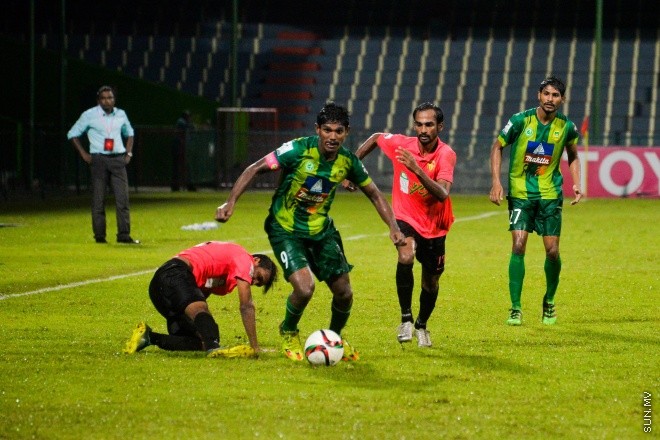 އުރީދޫ ދިވެހި ޕްރިމިއާ ލީގުގައި މާޒިޔާ އާއި ޔުނައިޓެޑް ވިކްޓަރީ މިރޭ ބައްދަލުކުރި މެޗުގެ ތެރެއިން: ގައުމީ ފުޓްބޯޅަ ދަނޑުގައި ކުޅުނު އެ މެޗް  
ނިމުނީ 1-1 ނަތީޖާއަކުން އެއްވަރުވެގެން. އެ ނަތީޖާއާއެކު 13 ޕޮއިންޓާއެކު ލީގުގެ އެއް ވަނާގައި އޮތީ މާޒިޔާ. ކުޅުނު ފަސް މެޗުން ލިބުނު ހަ ޕޮއިންޓާއެކު ޔުނައިޓެޑް ވިކްޓަރީ އޮތީ ލީގުގެ ހަތަރު ވަނާގަ--- ސަން ފޮޓޯ/ މުހައްމަދު އަފްރާހް