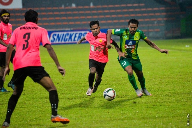 އުރީދޫ ދިވެހި ޕްރިމިއާ ލީގުގައި މާޒިޔާ އާއި ޔުނައިޓެޑް ވިކްޓަރީ މިރޭ ބައްދަލުކުރި މެޗުގެ ތެރެއިން: ގައުމީ ފުޓްބޯޅަ ދަނޑުގައި ކުޅުނު އެ މެޗް  
ނިމުނީ 1-1 ނަތީޖާއަކުން އެއްވަރުވެގެން. އެ ނަތީޖާއާއެކު 13 ޕޮއިންޓާއެކު ލީގުގެ އެއް ވަނާގައި އޮތީ މާޒިޔާ. ކުޅުނު ފަސް މެޗުން ލިބުނު ހަ ޕޮއިންޓާއެކު ޔުނައިޓެޑް ވިކްޓަރީ އޮތީ ލީގުގެ ހަތަރު ވަނާގަ--- ސަން ފޮޓޯ/ މުހައްމަދު އަފްރާހް