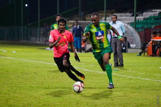 އުރީދޫ ދިވެހި ޕްރިމިއާ ލީގުގައި މާޒިޔާ އާއި ޔުނައިޓެޑް ވިކްޓަރީ މިރޭ ބައްދަލުކުރި މެޗުގެ ތެރެއިން: ގައުމީ ފުޓްބޯޅަ ދަނޑުގައި ކުޅުނު އެ މެޗް  
ނިމުނީ 1-1 ނަތީޖާއަކުން އެއްވަރުވެގެން. އެ ނަތީޖާއާއެކު 13 ޕޮއިންޓާއެކު ލީގުގެ އެއް ވަނާގައި އޮތީ މާޒިޔާ. ކުޅުނު ފަސް މެޗުން ލިބުނު ހަ ޕޮއިންޓާއެކު ޔުނައިޓެޑް ވިކްޓަރީ އޮތީ ލީގުގެ ހަތަރު ވަނާގަ--- ސަން ފޮޓޯ/ މުހައްމަދު އަފްރާހް