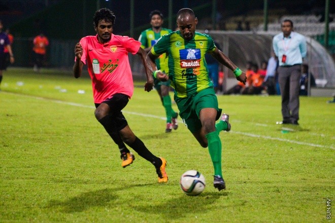 އުރީދޫ ދިވެހި ޕްރިމިއާ ލީގުގައި މާޒިޔާ އާއި ޔުނައިޓެޑް ވިކްޓަރީ މިރޭ ބައްދަލުކުރި މެޗުގެ ތެރެއިން: ގައުމީ ފުޓްބޯޅަ ދަނޑުގައި ކުޅުނު އެ މެޗް  
ނިމުނީ 1-1 ނަތީޖާއަކުން އެއްވަރުވެގެން. އެ ނަތީޖާއާއެކު 13 ޕޮއިންޓާއެކު ލީގުގެ އެއް ވަނާގައި އޮތީ މާޒިޔާ. ކުޅުނު ފަސް މެޗުން ލިބުނު ހަ ޕޮއިންޓާއެކު ޔުނައިޓެޑް ވިކްޓަރީ އޮތީ ލީގުގެ ހަތަރު ވަނާގަ--- ސަން ފޮޓޯ/ މުހައްމަދު އަފްރާހް