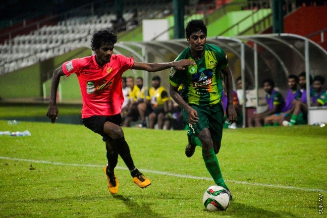އުރީދޫ ދިވެހި ޕްރިމިއާ ލީގުގައި މާޒިޔާ އާއި ޔުނައިޓެޑް ވިކްޓަރީ މިރޭ ބައްދަލުކުރި މެޗުގެ ތެރެއިން: ގައުމީ ފުޓްބޯޅަ ދަނޑުގައި ކުޅުނު އެ މެޗް  
ނިމުނީ 1-1 ނަތީޖާއަކުން އެއްވަރުވެގެން. އެ ނަތީޖާއާއެކު 13 ޕޮއިންޓާއެކު ލީގުގެ އެއް ވަނާގައި އޮތީ މާޒިޔާ. ކުޅުނު ފަސް މެޗުން ލިބުނު ހަ ޕޮއިންޓާއެކު ޔުނައިޓެޑް ވިކްޓަރީ އޮތީ ލީގުގެ ހަތަރު ވަނާގަ--- ސަން ފޮޓޯ/ މުހައްމަދު އަފްރާހް