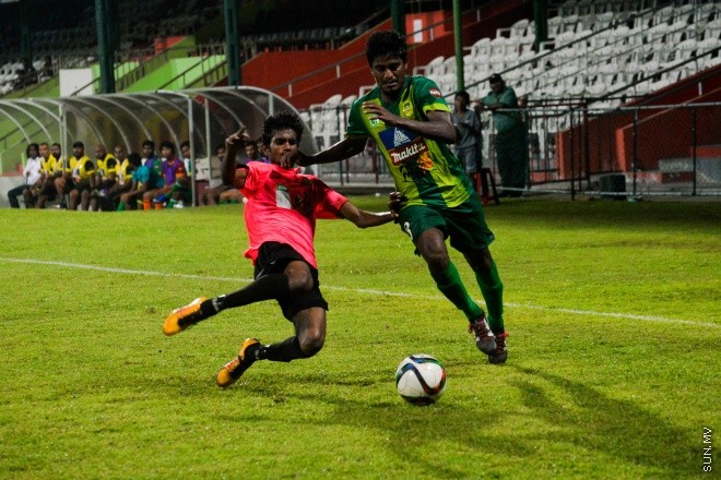 އުރީދޫ ދިވެހި ޕްރިމިއާ ލީގުގައި މާޒިޔާ އާއި ޔުނައިޓެޑް ވިކްޓަރީ މިރޭ ބައްދަލުކުރި މެޗުގެ ތެރެއިން: ގައުމީ ފުޓްބޯޅަ ދަނޑުގައި ކުޅުނު އެ މެޗް  
ނިމުނީ 1-1 ނަތީޖާއަކުން އެއްވަރުވެގެން. އެ ނަތީޖާއާއެކު 13 ޕޮއިންޓާއެކު ލީގުގެ އެއް ވަނާގައި އޮތީ މާޒިޔާ. ކުޅުނު ފަސް މެޗުން ލިބުނު ހަ ޕޮއިންޓާއެކު ޔުނައިޓެޑް ވިކްޓަރީ އޮތީ ލީގުގެ ހަތަރު ވަނާގަ--- ސަން ފޮޓޯ/ މުހައްމަދު އަފްރާހް