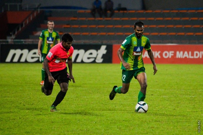 އުރީދޫ ދިވެހި ޕްރިމިއާ ލީގުގައި މާޒިޔާ އާއި ޔުނައިޓެޑް ވިކްޓަރީ މިރޭ ބައްދަލުކުރި މެޗުގެ ތެރެއިން: ގައުމީ ފުޓްބޯޅަ ދަނޑުގައި ކުޅުނު އެ މެޗް  
ނިމުނީ 1-1 ނަތީޖާއަކުން އެއްވަރުވެގެން. އެ ނަތީޖާއާއެކު 13 ޕޮއިންޓާއެކު ލީގުގެ އެއް ވަނާގައި އޮތީ މާޒިޔާ. ކުޅުނު ފަސް މެޗުން ލިބުނު ހަ ޕޮއިންޓާއެކު ޔުނައިޓެޑް ވިކްޓަރީ އޮތީ ލީގުގެ ހަތަރު ވަނާގަ--- ސަން ފޮޓޯ/ މުހައްމަދު އަފްރާހް
