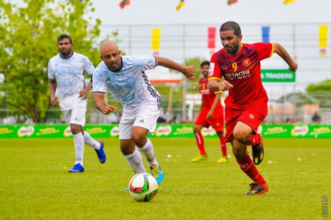 ރަމަޞާން ވެޓަރެންސް ކަޕްގައި ޔުނައިޓެޑް ވިކްޓަރީ އާއި ވިކްޓަރީ ކުޅުނު މެޗްގެ ތެރެއިން: ފުރިހަމަ ވަގުތު ދެ ޓީމް 2-2ގެ ނަތީޖާ އަކުން އެއްވަރު ވުމުން ނަތީޖާ ނެރެން ޖެހި ޕެނަލްޓީގައި 5-4ގެ ނަތީޖާ  އާއެކު މެޗު ކާމިޔާބް ކުރީ ޔުނައިޓެޑް ވިކްޓަރީ--- ސަން ފޮޓޯ/ މުހައްމަދު އަފްރާހް