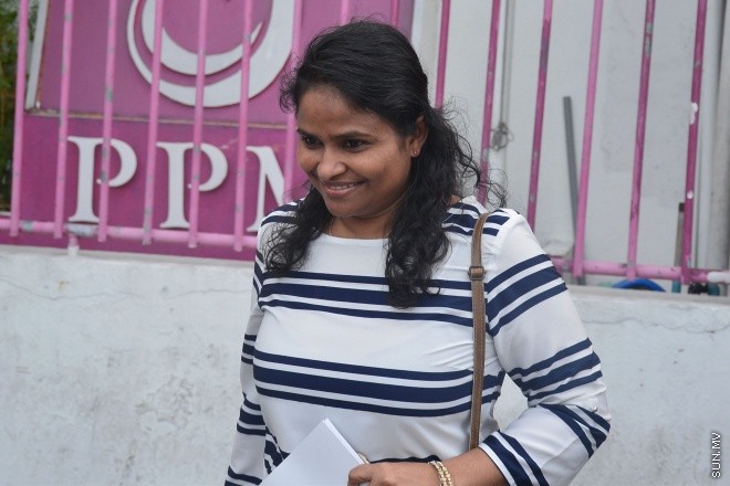 ޕީޕީއެމް ހަރުދަނާކުރަން ކޮމެޓީއެއް އެކުލަވާލަން ބޭއްވި ބައްދަލުވުމަށްފަހު ޕީޕީއެމް ބައެއް އިސް މެމްބަރުން ޕާޓީ އޮފީހުން ނިކުންނަނީ --- ސަން ފޮޓޯ/ މުހައްމަދު އަފްރާހް