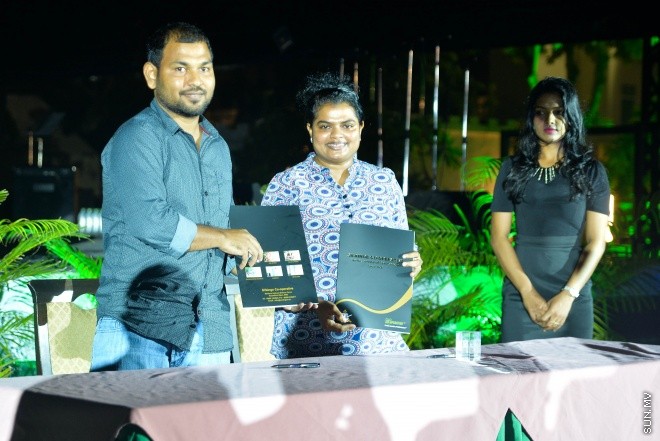 މޯލްޑިވްސް ނޭޝަނަލް ޑިފެންސް ފޯސްއިން ތައްޔާރުކުރާ ފިލްމު "ހާދަރު" ދެވަނަ ޓްރެއިލަރ ދައްކާލުމަށް ކަޅުދުއްކަލާކޮށީގައި ބޭއްވި ހަފްލާގެ ތެރެއިން -- ސަން ފޮޓޯ/ މުހައްމަދު އަފްރާހް